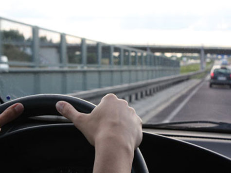 automovel condutor rodovia